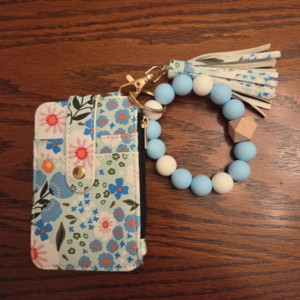 Re-Fabbed Boutique Floral Wristlet Clutch - Picture 1 of 5